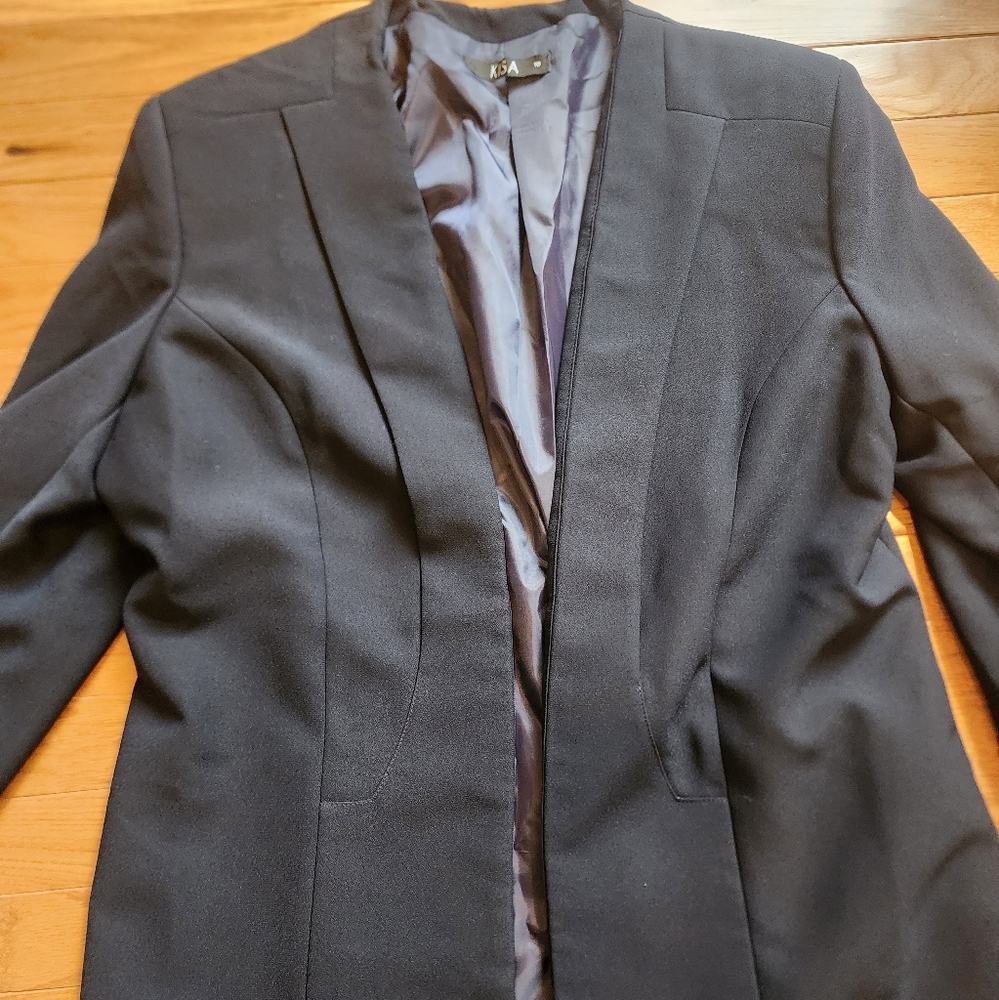 Black size 10 Kisa blazer.